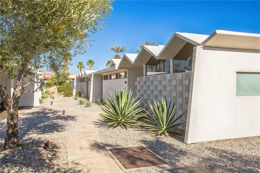 1768 S Araby Drive, Palm Springs, California 92264 home-pic-29